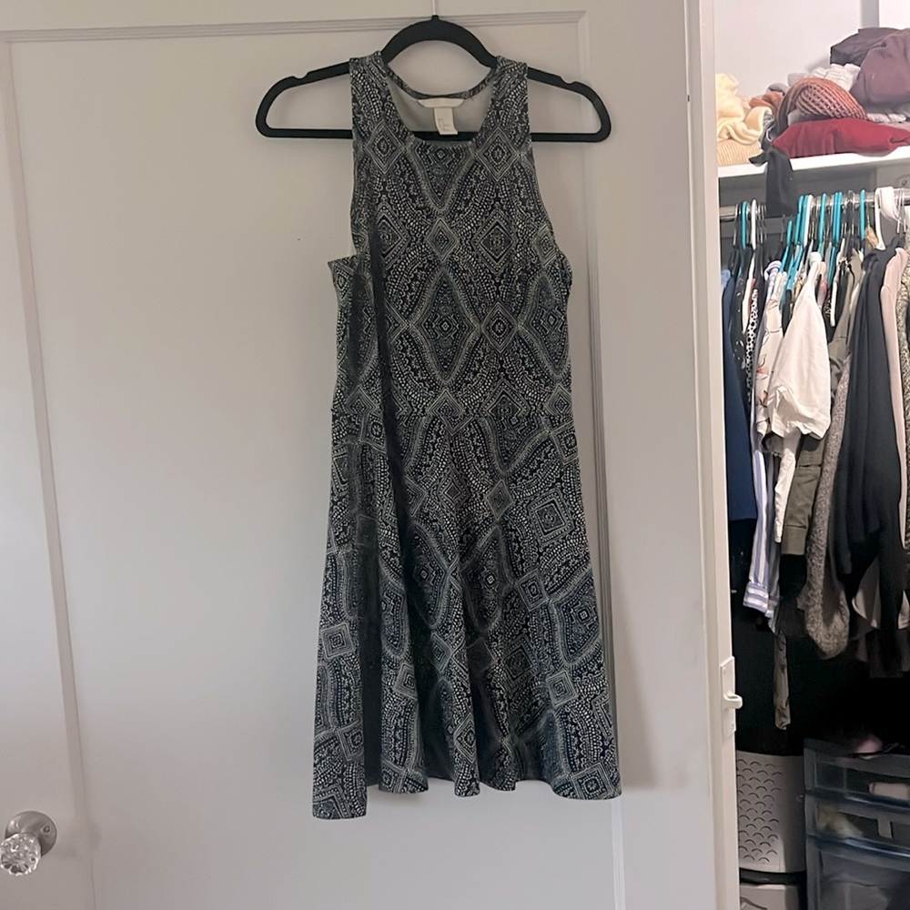 Blue and white razorback paisley dress